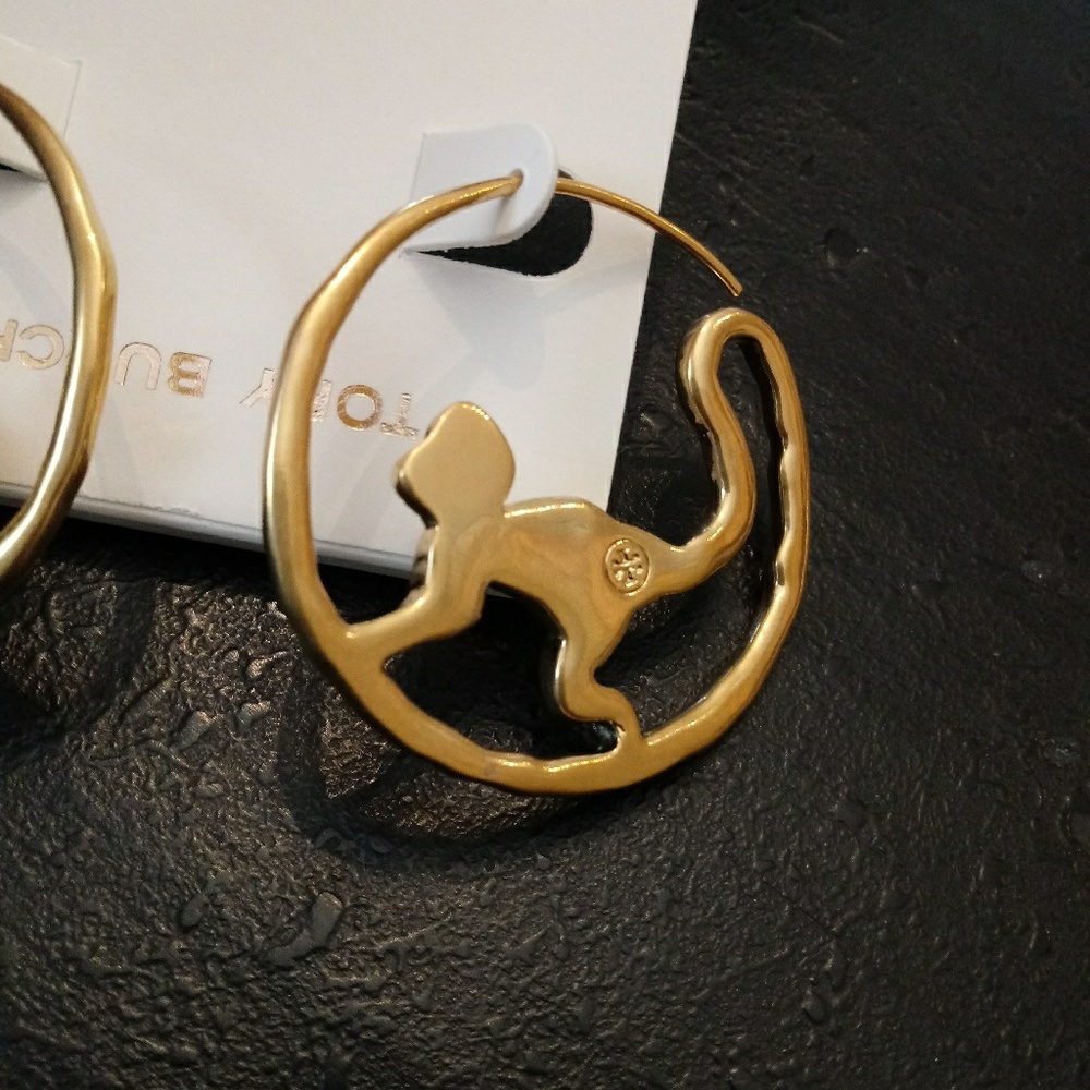Tory Burch NWOT Monkey 16K Gold Hoop Earrings - Picture 5 of 7